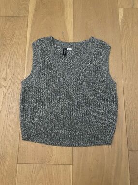 H&M Gray Knit V-Neck Tank Top